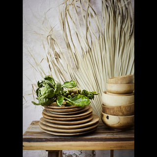 Round wooden plates - Madam Stoltz sfeerbeeld AW23